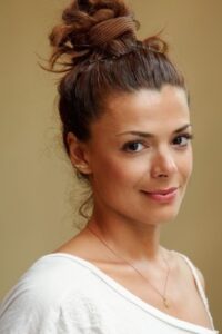 Назрін Хусраві